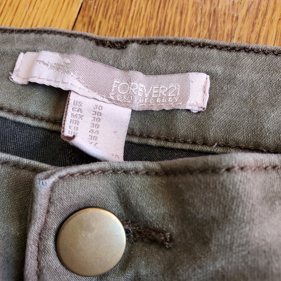 🌻 Forever21 | Olive Green Pants - Picture 3 of 5